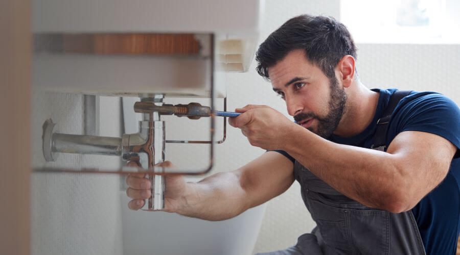Water heater thermostat replacement in Crothersville, IN